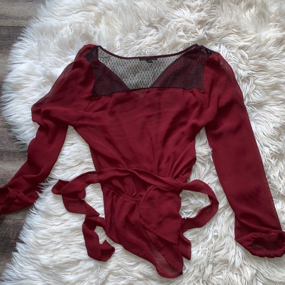 Woman’s EXPRESS top - Picture 2 of 3